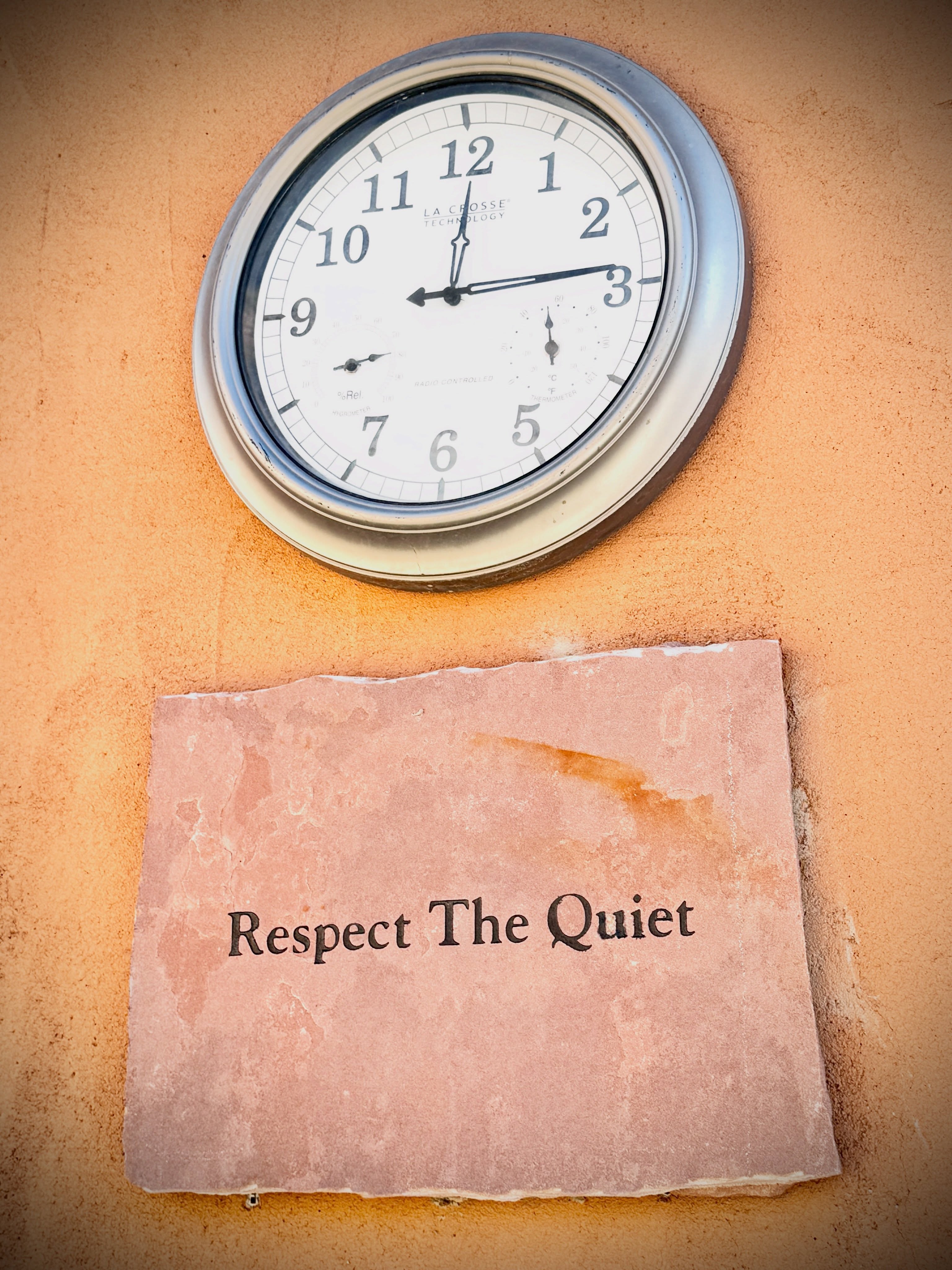 What time is it? It’s time to… #respectthequiet #ojocaliente #ojocalientemineralsprings #hereandnowyoga #whattimeisit 🏜️😌🪷